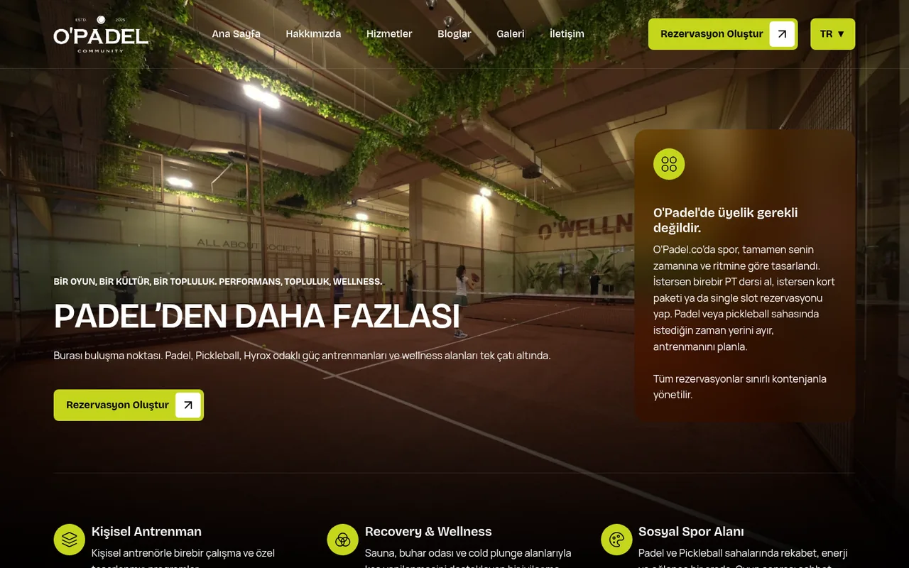 Home page of the O’Padel website: a booking button in the top menu and on the opening screen, with service headings below